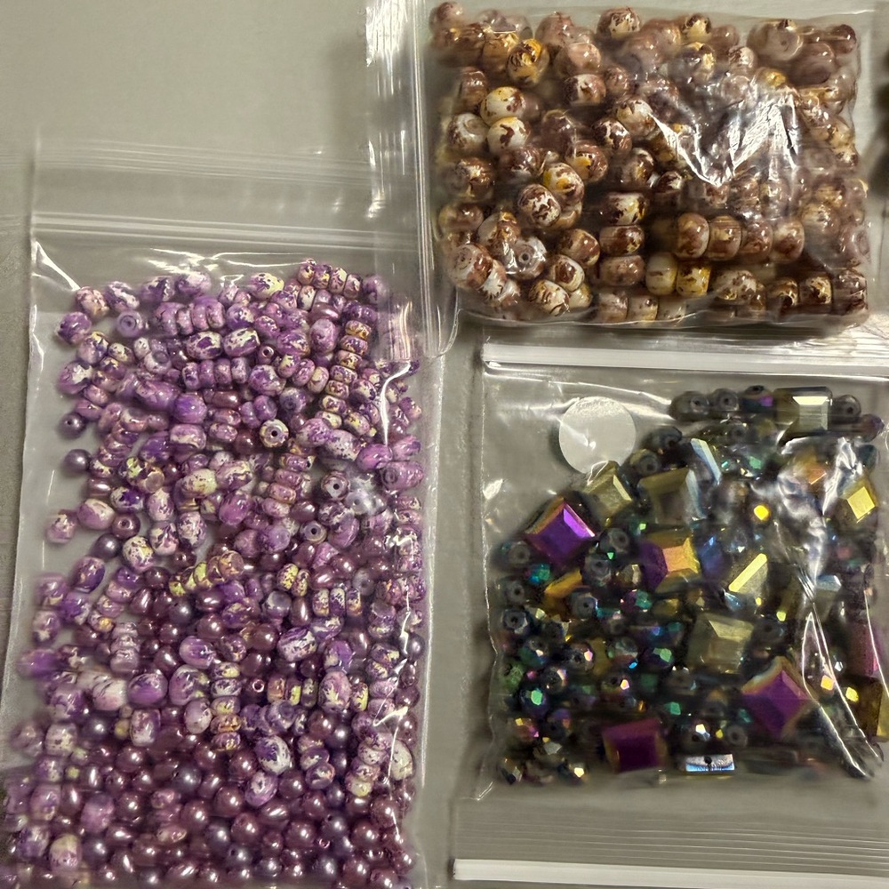 Assorted Beads Collection Lot#3 - Picture 3 of 10